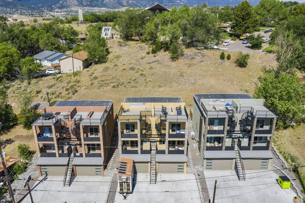 Фото Downtown Skyline Rooftop Patio Modern Townhome