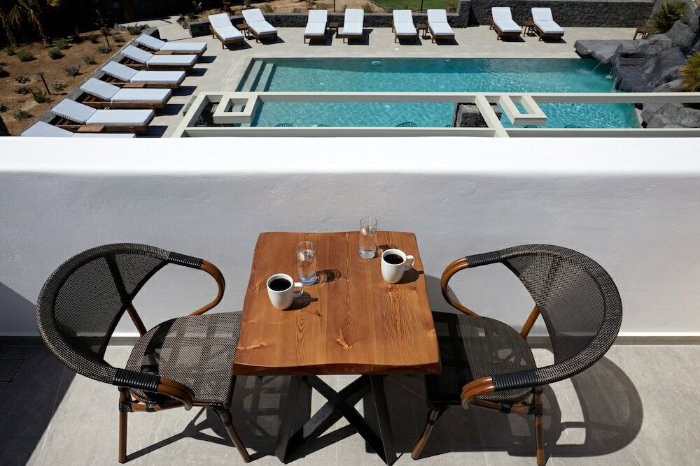 Фото Mountain and Sea Suites