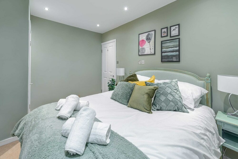 Фото Stylish Shepherds Bush Flat