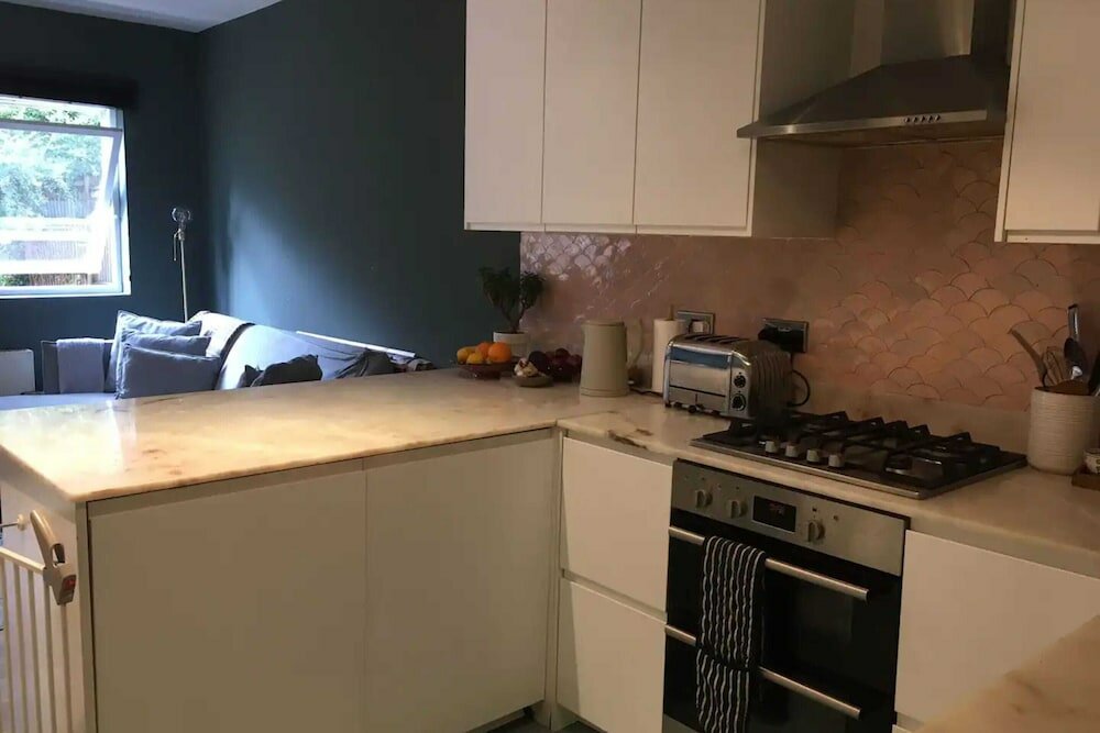 Фото Stylish 1 Bedroom Apartment in Vibrant London Fields