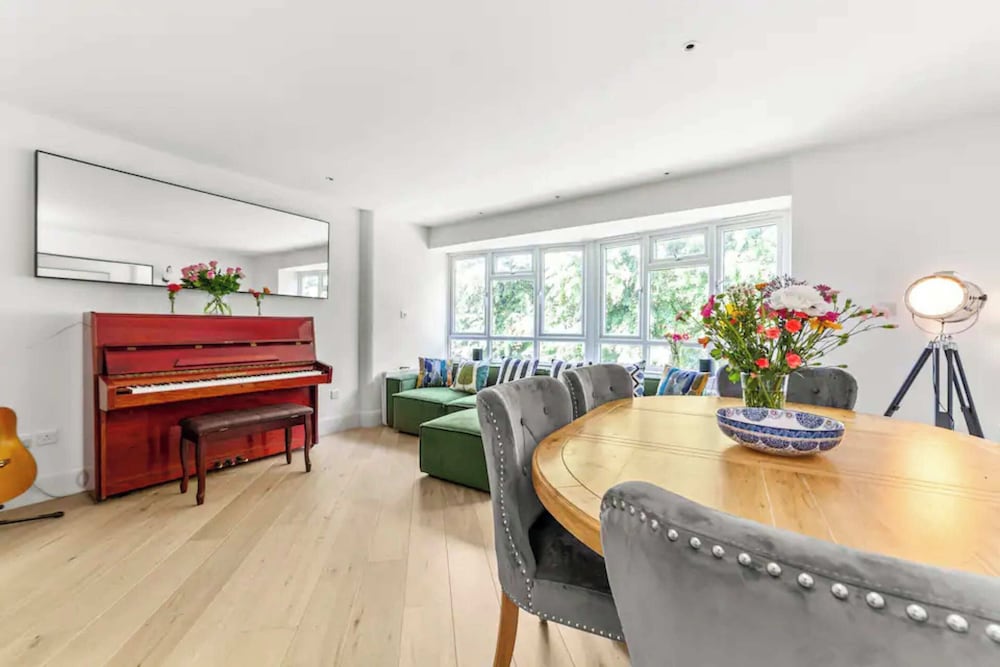 Фото Serene 3bd Flat, View of the Thames - Hammersmith