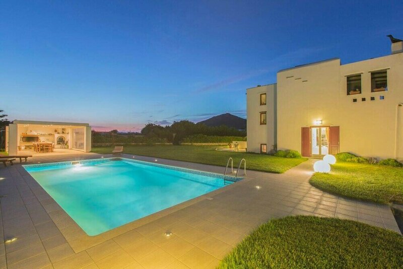 Гостиница Beautiful 4-bed House With Private Pool in Naxos