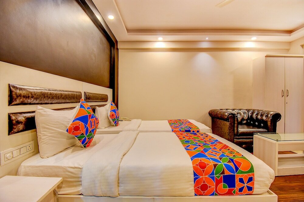 Фото Fabhotel Srk Platinum Inn