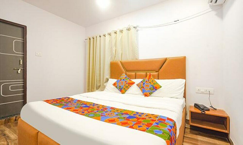 Фото Fabhotel Midnight Inn