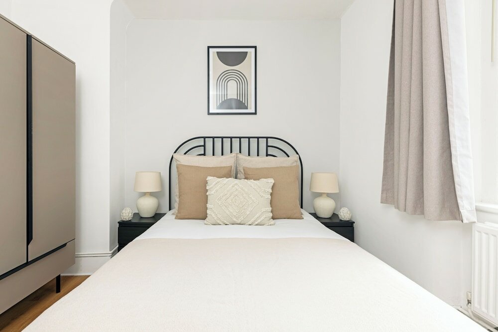 Фото The Bow Road Collection