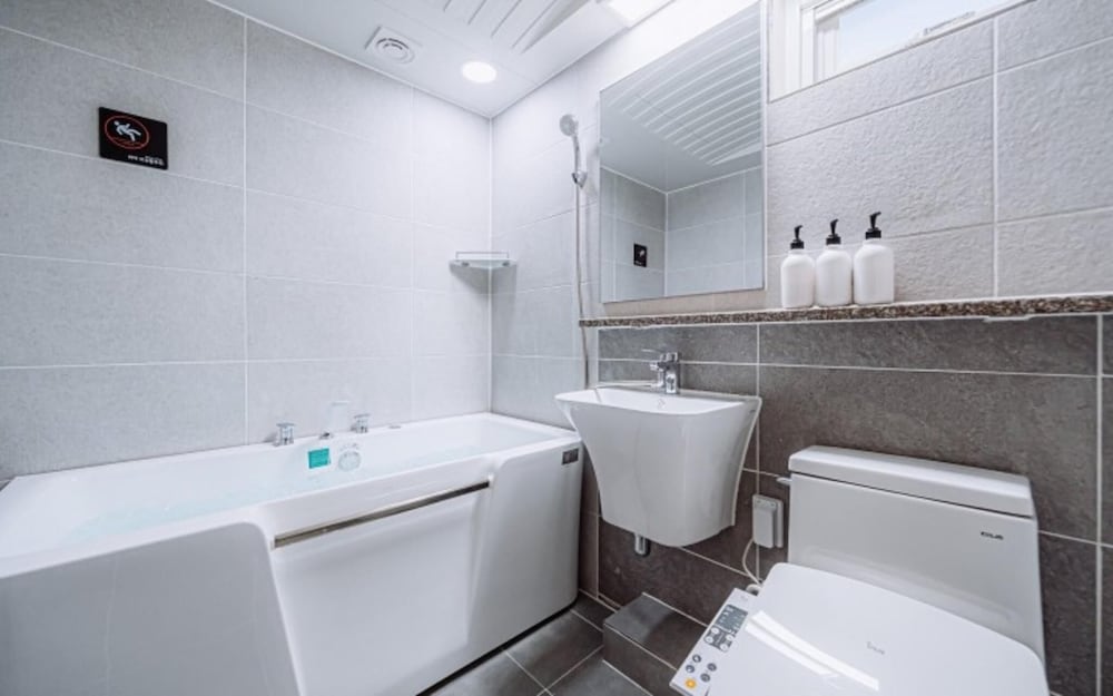 Фото Pohang Cheonnyeonbawi Pension