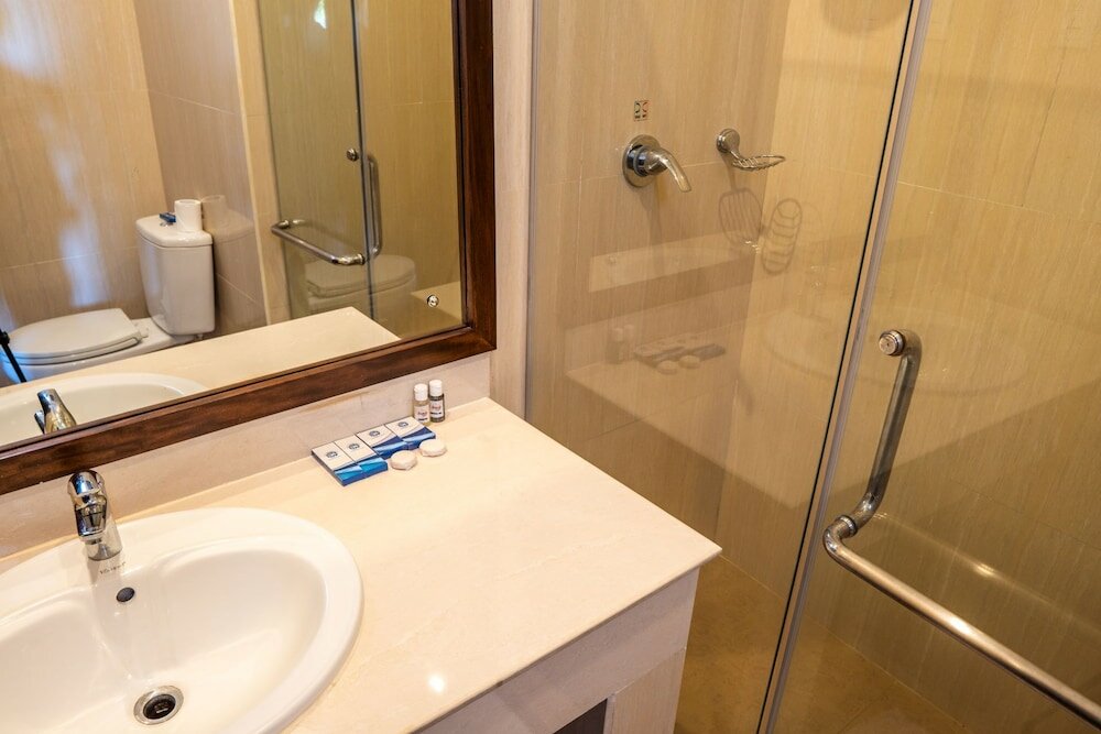 Фото Peacock Beach Resort & SPA