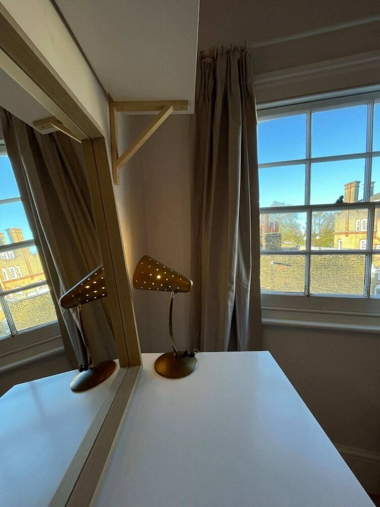 Фото Beautiful 4 Bedroom Family Home in Clerkenwell