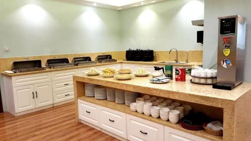 Фото Dongfang Hotel