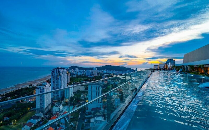 Гостиница The Song Apartment by Sea Pool в Вунгтау