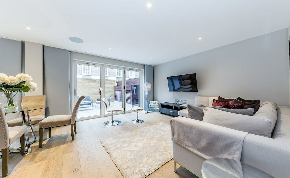 Фото Lux St James Apartment Central London with Wifi - by City Stay London