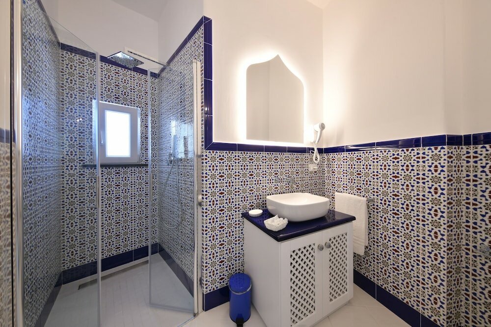 Фото King Suite - Luxury Rooms