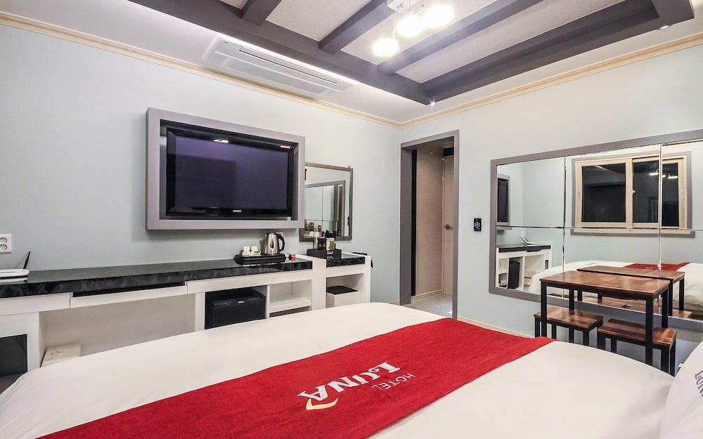 Фото Yeosu Luna Hotel