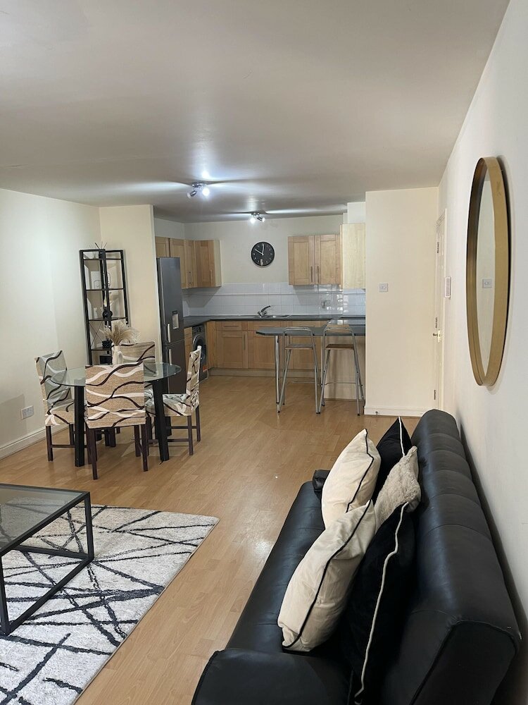 Фото Spacious 1-bed Apartment in London sea View