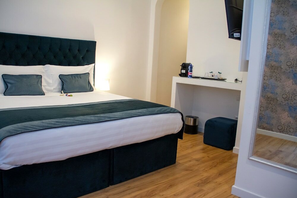 Фото Home at Rome Vatican Suites