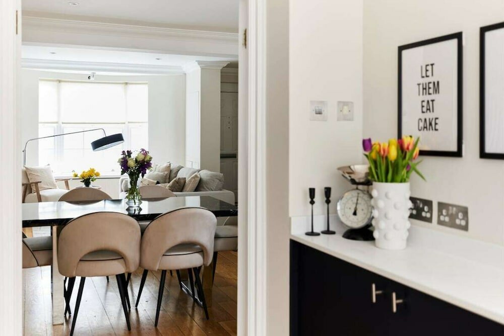Фото The South Kensington Wonder - Trendy 3bdr House With Garden