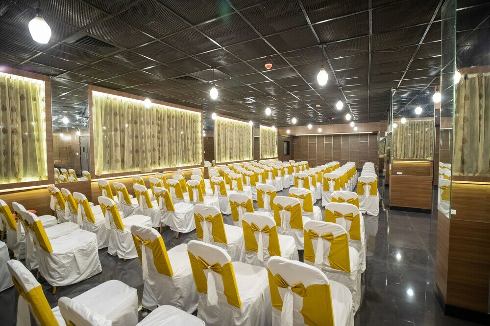 Фото Grand Seasons - The Business Hotel