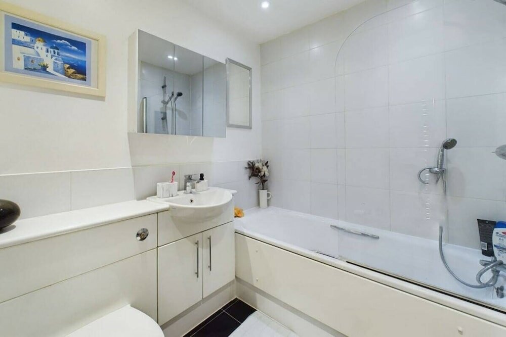 Фото The Battersea Sanctuary - Classy 1bdr Flat With Terrace