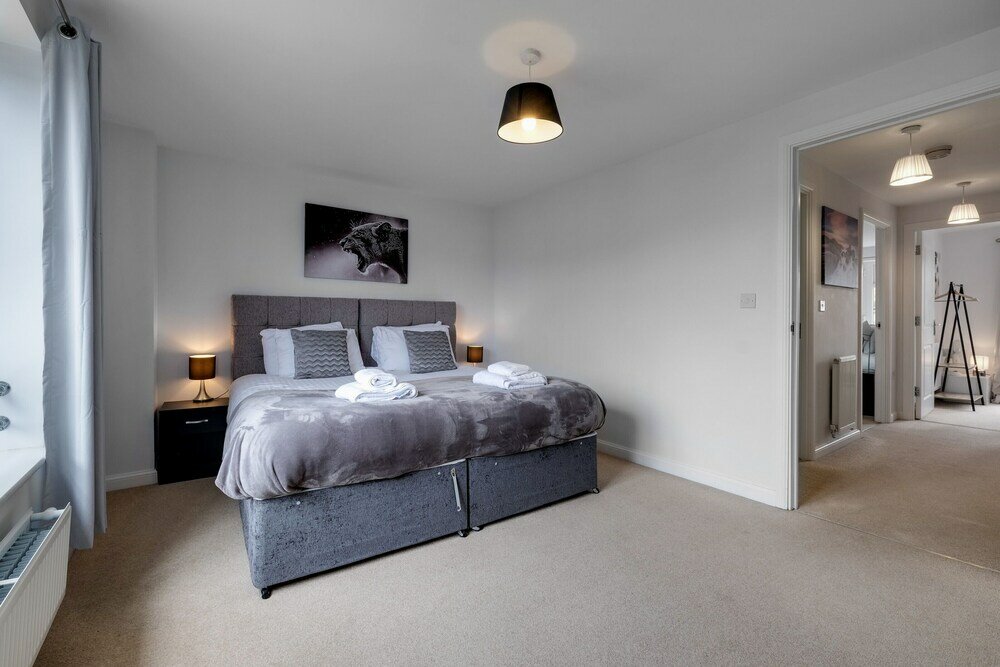 Фото Ferndale Serviced 4 Bedroom 2 Bath House