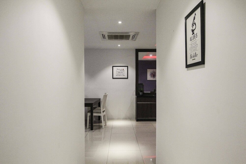 Фото Taragon Bintang Suites by StayHub Type 1