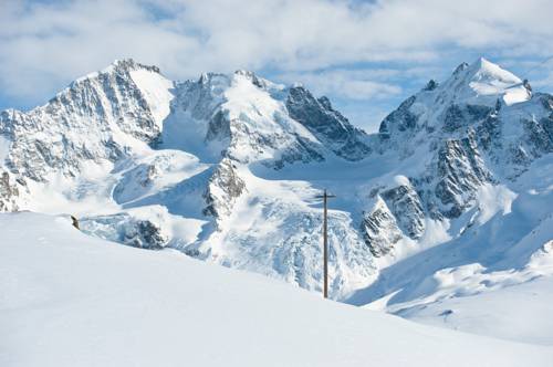 Фото Conrad's Mountain Lodge - Sport Equipment included