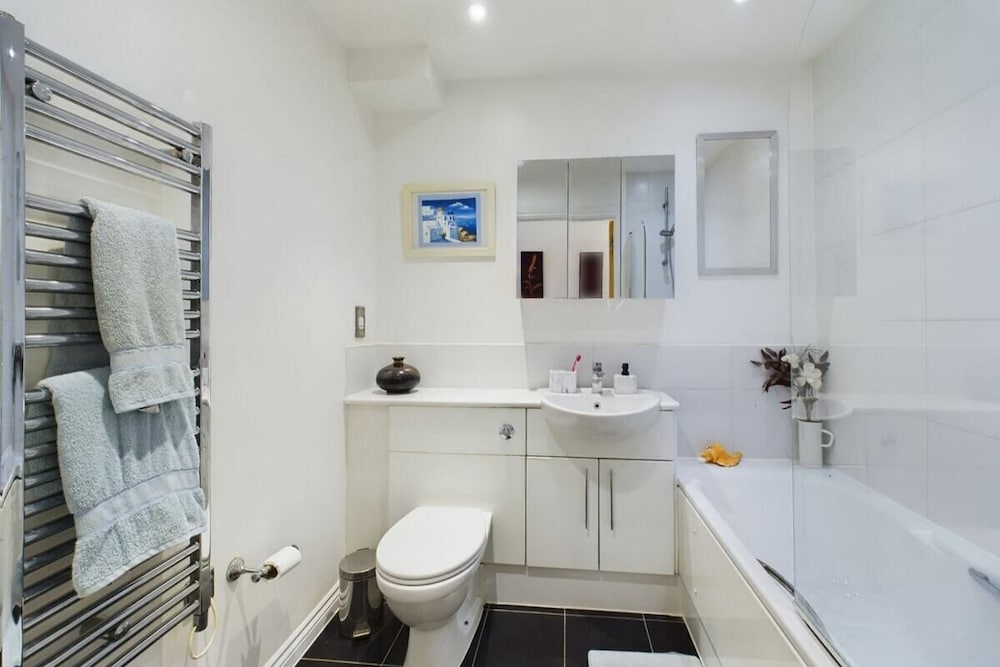 Фото The Battersea Sanctuary - Classy 1bdr Flat With Terrace