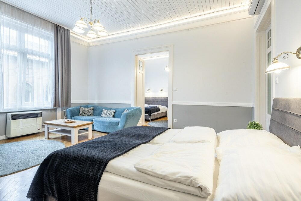 Фото Luxurious Apartment At City Center