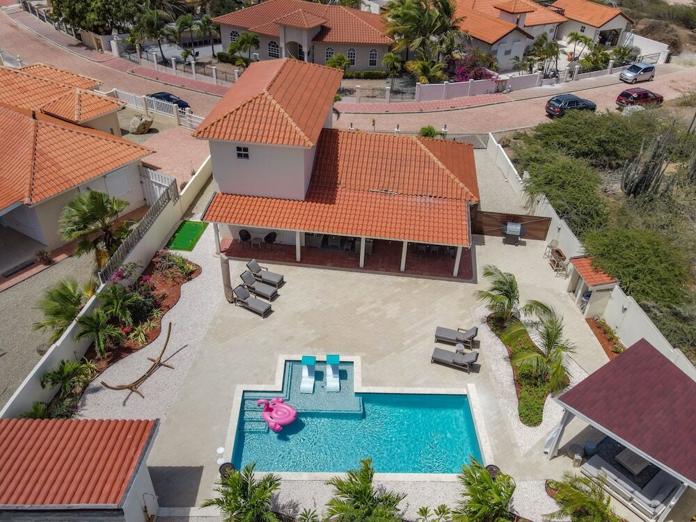 Фото New Listing Stunning Island Getaway With Pool!