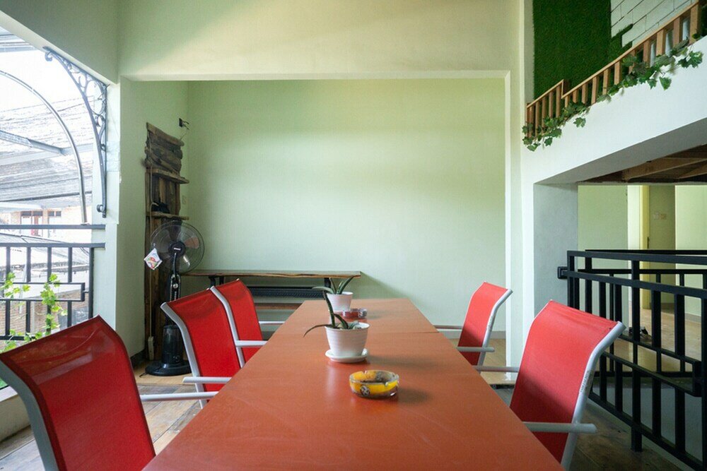 Фото RedDoorz near Alun Alun Madiun