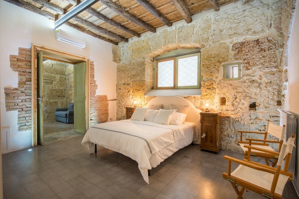 Фото Stylish house in front of Casa Professa