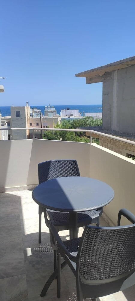 Фото Saint-Trope Studios