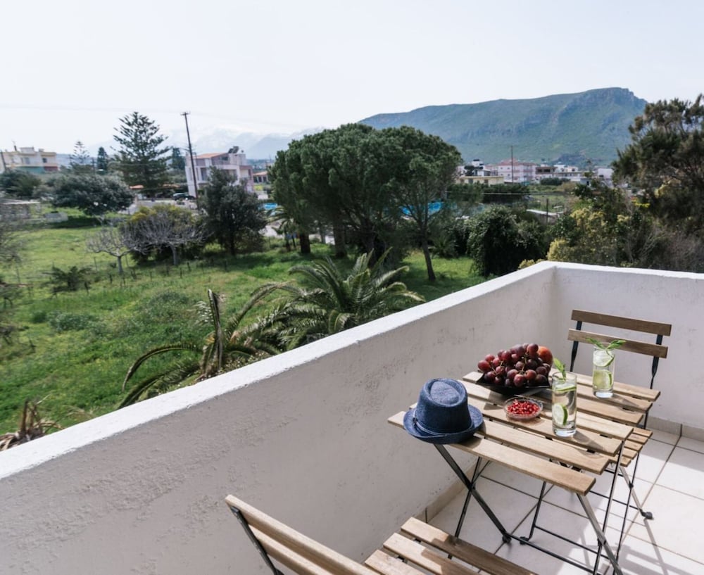 Фото Ermis Luxury Suites & Apartments