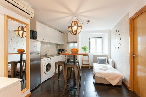 Moniz Studio Apartment - by Lu Holidays