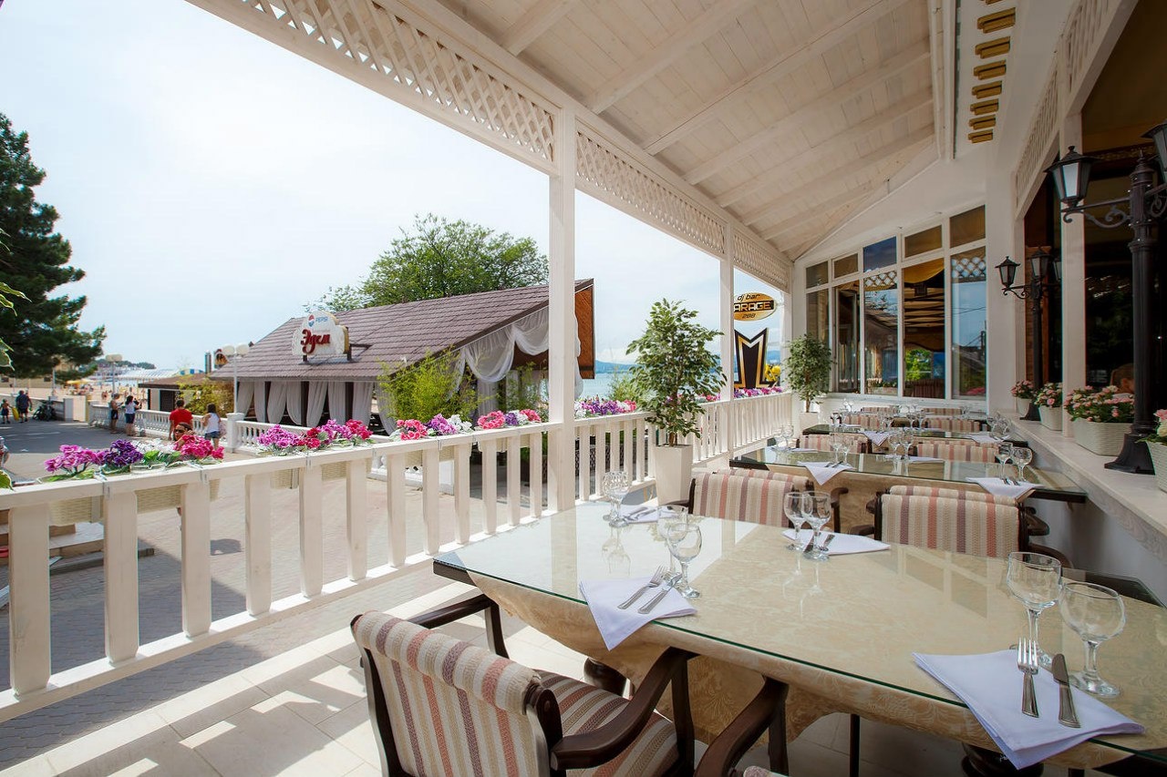 Фото отеля 2