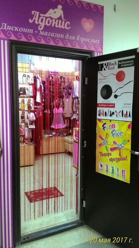 Жігіттің догги стиліндегі кеуделі дос қызы бар, ол төрт аяғымен тұрып немесе жатып, рахаттанып жүр!