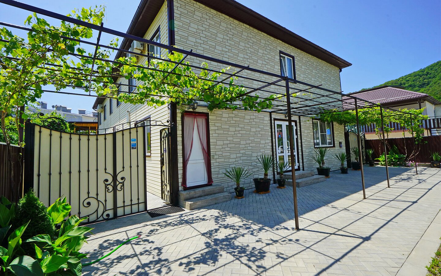 Фото отеля 2