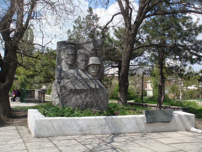 Памятники симферополь фото