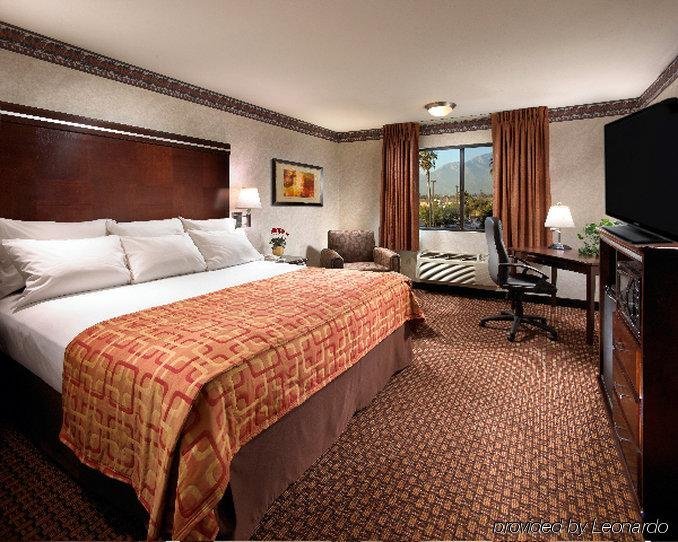 Фото Candlewood Suites Ontario - Convention Center
