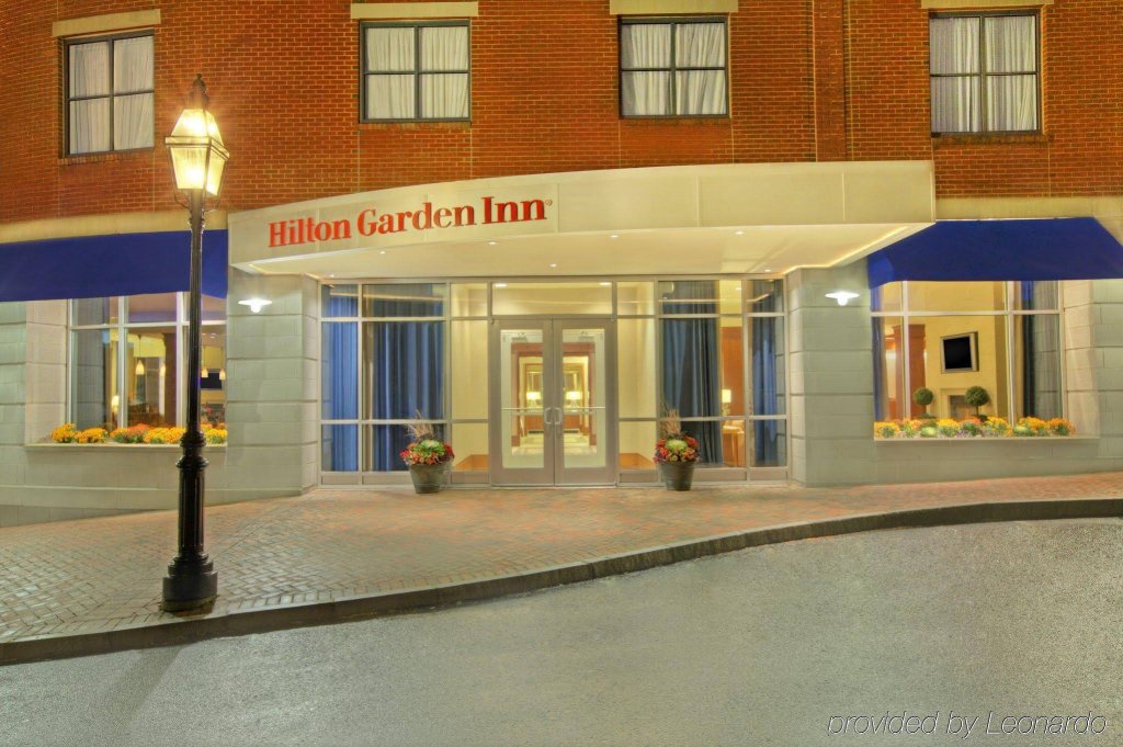 Фото Hilton Garden Inn Portsmouth Downtown