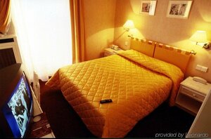 Hotel Monceau Wagram (Paris, 17e Arrondissement, Rue Rennequin, 7), hotel