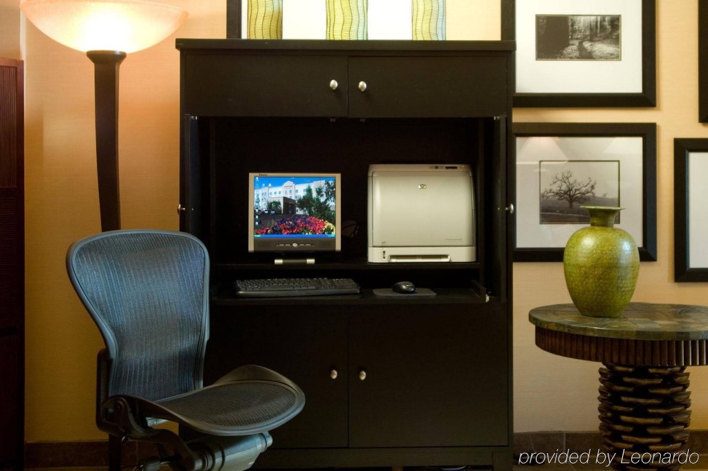 Фото Phoenix Inn Suites - Albany