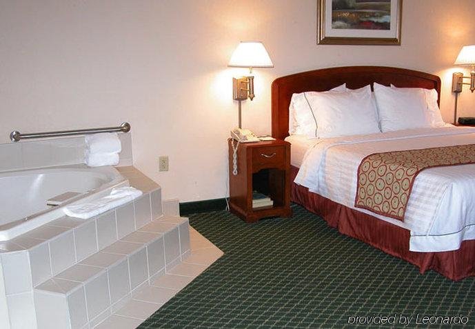 Фото Courtyard by Marriott Key West Waterfront