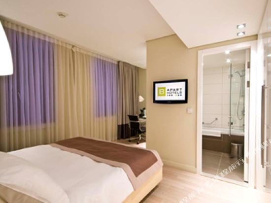 Фото B-aparthotel Montgomery