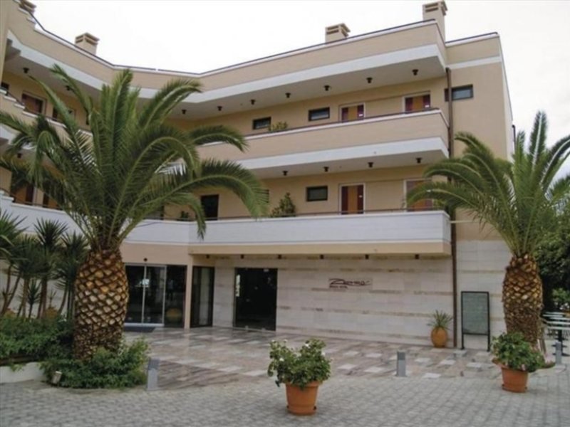 Фото отеля 2