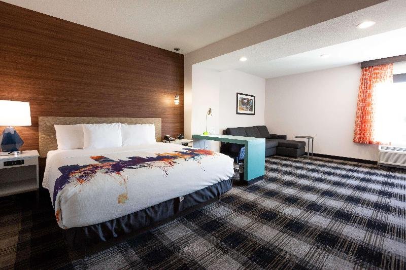 Фото La Quinta Inn & Suites by Wyndham Oklahoma City Airport