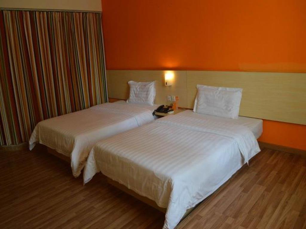 Фото 7 Days Inn Zhuhai Gongbei Immigration Port Walking Street Branch