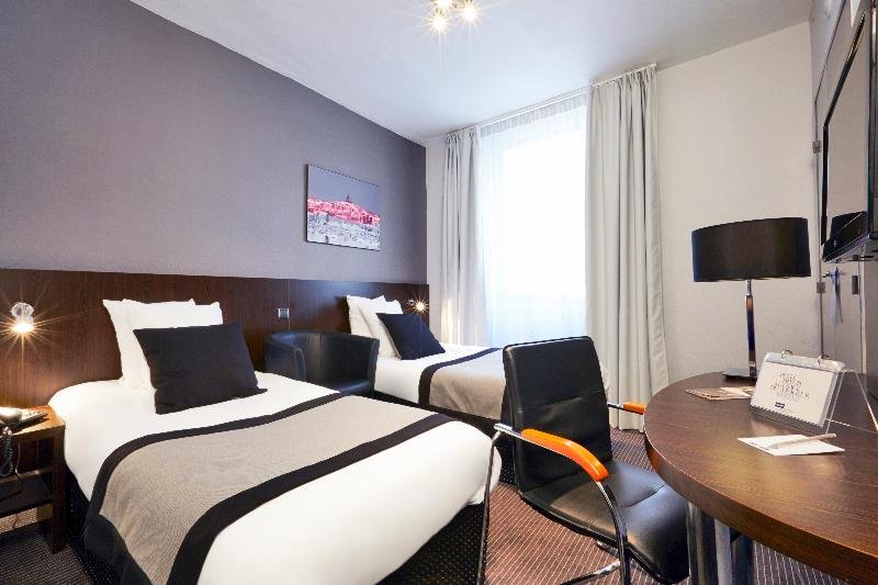 Фото Kyriad Marseille Centre Paradis