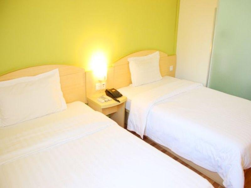 Фото 7 Days Inn Chenzhou Xinglong Walking Street Second Branch