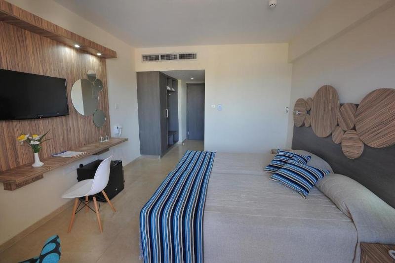 Фото Nelia Beach