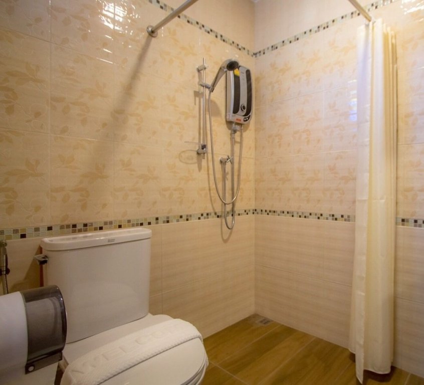 Фото Baan Ponchanok Hotel